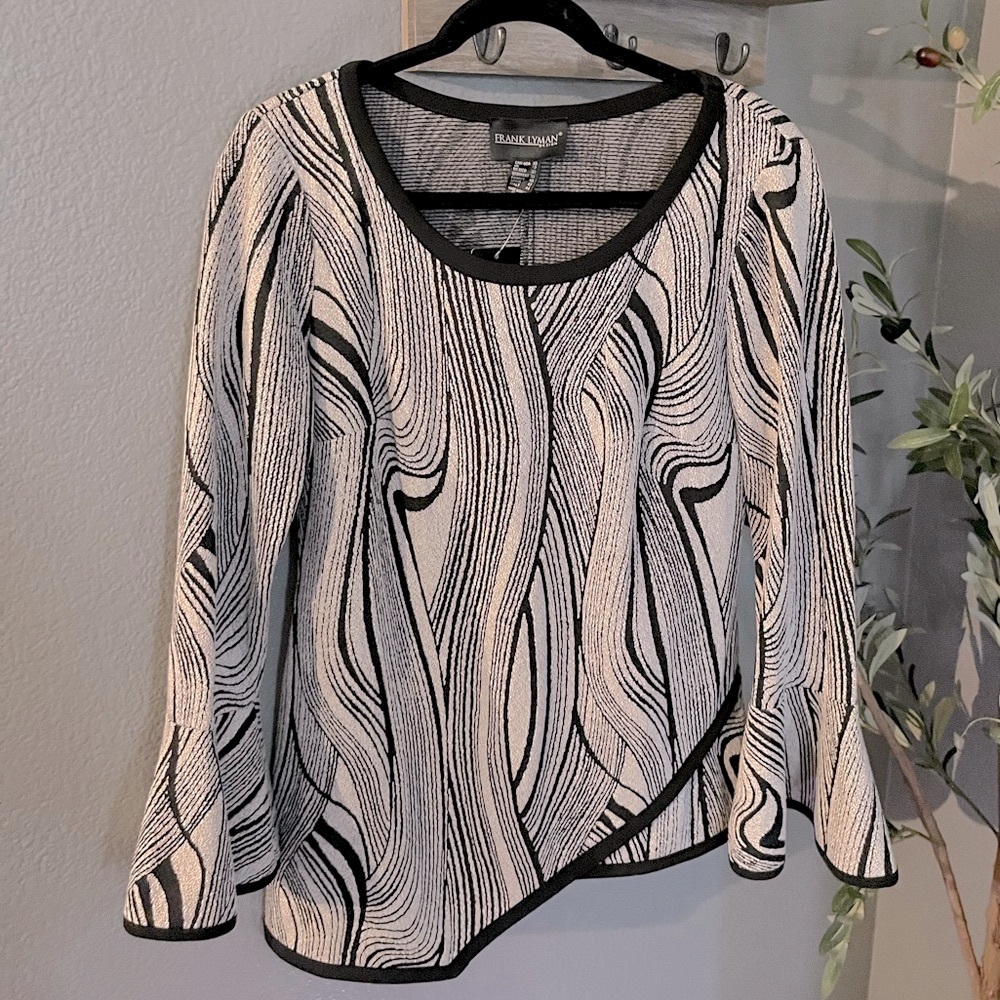 Frank Lyman Design Long Sleeve Knit Top